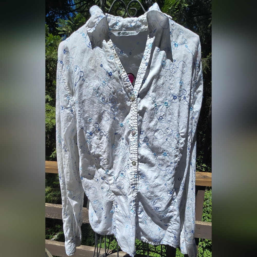 Horny Toad White & Blue Button Down Embroidered Shirt SzM - Picture 2 of 10